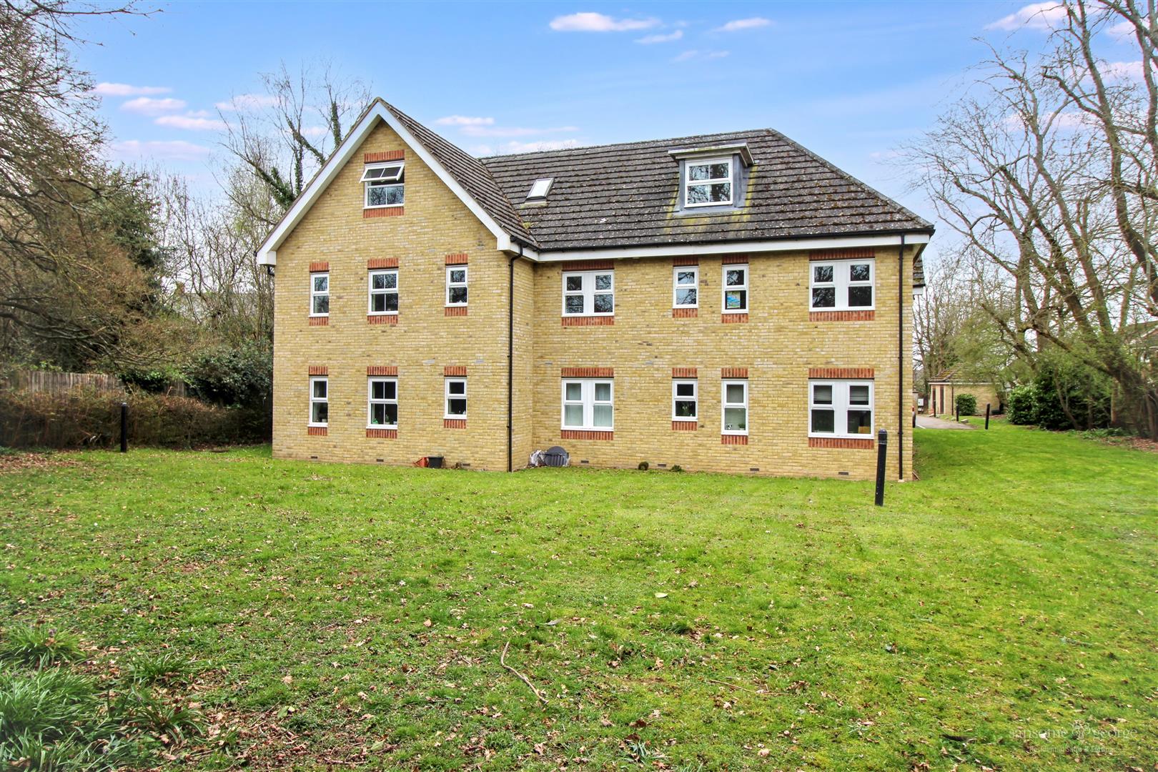 Pryor Close, Tilehurst, Reading